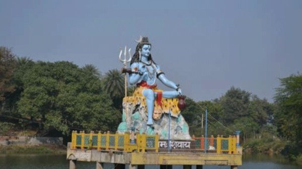 माँ चंद्रिका देवी मंदिर के पास बना कुंड